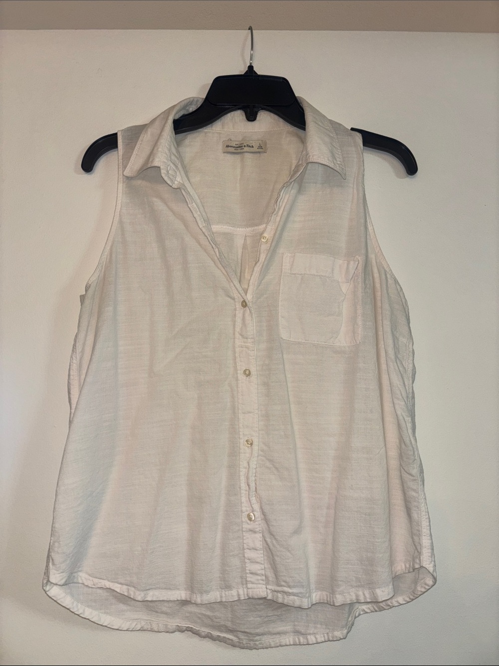 Abercrombie & Fitch White Sleeveless Button-Down Shirt